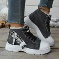 Detailansicht von High-Top-Canvas-Sneakern mit warmem Kunstfellfutter und Leopardenmuster. - 36 / Schwarz