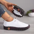 Vue détaillée des mocassins très souples en cuir blanc avec semelle en caoutchouc. - 35 / Blanc pur
