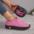 Gedetailleerd overzicht van de flexibele roze leren damesloafers met handgestikte rubberzool - 35 / Rozerood
