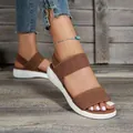 Sandalias de mujer marrones de tiras elásticas con suela blanca gruesa y cómoda - Marrón
