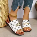 Sandales de plage plates élégantes pour femmes avec motif tissu et boucle métal - Fleur de Prunier Blanc