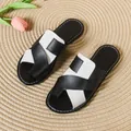 Stylische und bequeme flache Zehentrenner-Sandalen für Damen in Schwarz-Weiß-Optik - 36 / Weißschwarz