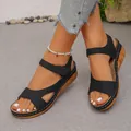 Stijlvolle zwarte sandalen met sleehak voor dames met klittenband en plateau - Zwart