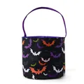 Primer plano de un cubo de tela de Halloween con motivos de murciélagos sobre fondo negro - Estilo Estampado de Murciélago de Halloween (BH247066)