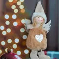 Plüschiger brauner Weihnachtsengel-Anhänger mit silbernen Glitzerflügeln und Herz - Khaki Sitzender Engel Stil (K-C061)