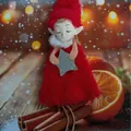Lindo muñeco de ángel de Navidad de felpa para colgar con una estrella plateada - Colgante Elfo Gorro Rojo con Estrella (K-C006)