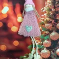 Adorno navideño de ángel de peluche rosa con corazón brillante y patines de madera - Rizo de Punto Rosa (K-C021)