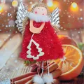 Linda muñeca ángel de peluche rojo con alas plateadas para decorar el árbol de Navidad - Ángel con Alas Plateadas y Vestido Rojo (K-C008)