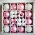 Weihnachtsschmuck-Set in Rosa und Weiß, 44-teilig in einer stabilen Geschenkbox. - 44 Stück Packung / Rosa Weiß