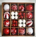 Sortiertes rot-weißes Weihnachtsbaumschmuck-Kugelset in einer 16-Gitter-Geschenkbox - 44 Stück Packung / Rot Weiß Stil 2