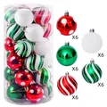 Detailansicht des 30-teiligen 6-cm-Weihnachtskugel-Sets mit 5 Designs - 30 Stück Set (6cm) / Rot Grün & Weiß Stil 3