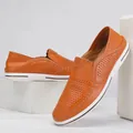 Atmungsaktive orangefarbene Leder-Loafers für Herren mit Lochmuster und weißer Sohle - 38 / Braun