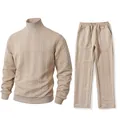 Set da uomo due pezzi beige con maglione a collo alto a trecce e pantaloni abbinati - Kaki