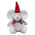 Vue détaillée d'un mignon éléphant en peluche gris avec chapeau rouge et écharpe - Éléphant 28*22*50cm