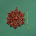 Rode glitter kerst sneeuwvlok decoratie met gouden ophangkoord in detailopname - 10CM (3 Stuks/Verpakking) / Rood