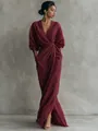 Robe longue élégante bordeaux à col en V avec taille cintrée pour les vacances - S / Robes / Bordeaux