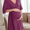Robe de maternité prune élégante à col en V et manches chauve-souris pour l'allaitement - XS / Robes / Violet