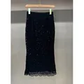 Eleganter schwarzer Paillettenrock mit Bogenkanten-Spitzenabschluss - M / Unterteile / Schwarz