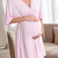Robe de maternité et d'allaitement rose élégante à col en V et manches chauve-souris - Rose