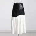 Elegante falda de patchwork asimétrica con cintura alta en cuero negro y pliegues - XL / Bottoms / Blanco
