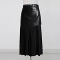 Falda midi plisada de cuero negro de cintura alta con diseño de patchwork asimétrico para mujer - S / Bottoms / Negro
