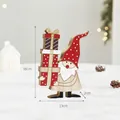 Handgefertigte Weihnachtsfigur aus Holz Wichtel mit Geschenkbox für festliche Tischdeko - Gnom mit Geschenkhut Ornament (HG18-510)