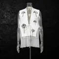 Dettaglio del gilet bianco con applicazioni floreali in paillettes e pannello in rete - Taglia M / Top / Bianco