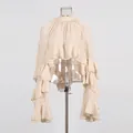Elegante beige gelaagde ruches chiffon crop blouse met lange getrapte klokmouwen - S / Tops / Nude roze