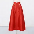 Elegante gonna a pieghe rossa a vita alta con bottoni decorativi dorati da donna - Taglia S / Pantaloni e gonne / Rosso