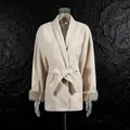Elegante Franse stijl beige wollen jas met strikceintuur en imitatiebont manchetten - M / Tops / Abrikoos
