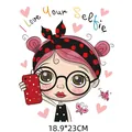 Patch termoadesiva selfie ragazza carina per abbigliamento fai-da-te - Ragazza con Occhiali Rotondi che si fa un Selfie(DH0531)