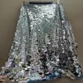 Elegante falda midi de lentejuelas plateadas y cintura alta para fiestas y eventos especiales. - S / Bottoms / Plateado