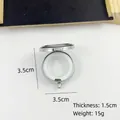 Detail van de ronde metalen pillendoos met een diameter van 3,5 cm en 1,5 cm dikte - Super Klein Rond Zilver / 35mm Super Kleine Ronde Pillendoos