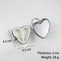 Draagbare hartvormige zilveren metalen pillendoos sleutelhanger, 4,5x4,5 cm, gewicht 28 g - Hartvorm Zilver Draagbaar / Hartvormige Pillendoos (Nieuwe Schakelaar)