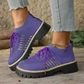 Vista dettagliata di comode sneaker da donna in maglia viola traspirante con suola spessa - Viola
