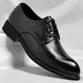 Premium schwarze strukturierte Leder Derby-Schuhe für Herren mit spitzer Zehenpartie Design - Schwarz