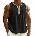Dettaglio canotta grigia da uomo con scollo Henley e bordi a contrasto per il fitness - Taglia S / Top / Grigio scuro