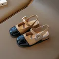 Elegant children's bi-color closed-toe sandals with black toe cap and pearl buckle - EU 27 / Khaki