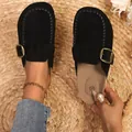 Mules sabots pour femme en daim noir à bout fermé avec boucle métallique décorative - 35 / Noir