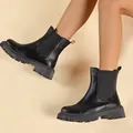 Classic black Chelsea boots with chunky lug sole and round toe for women - 35 / Black