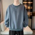 Sweatshirt oversize pour homme en gris-bleu avec lettrage gaufré sur la poitrine - M / Hauts / Gris foncé