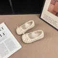 Close-up of cream-colored baby polka dot shoes with cute bow and elastic strap - 27 (Insole 17cm) / Beige