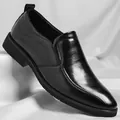 Zapatos de cuero negro para hombre con diseño de perforaciones y estilo slip-on - 37 / Zapatos de Cuero de Corte Bajo Sin Cordones / Negro