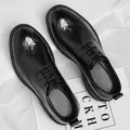 Chaussures de ville pour hommes noires avec gaufrage floral et lacets - 38 / Noir