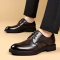 Zapatos de vestir de cuero con relieve Brogue para hombres en bodas y negocios - 38 / Marrón