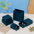Élégant ensemble de boîte à bijoux à tiroir bleu foncé et sac cadeau pour colliers - Sac à main assorti (11*12*6cm) / Boîte à tiroirs bleu foncé
