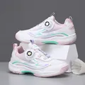 Professional kids badminton shoes with rotary dial lace system in pastel white - 30 / White and Pink