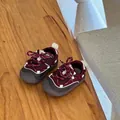 Detailansicht weinroter Lauflernschuhe für Kleinkinder mit Mesh und dicker Sohle. - Größe 18 Innenlänge 13.4cm / Rot