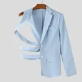Detail van moderne lichtblauwe herenblazer met unieke uitgesneden zijbanden mode - S / Tops / Blauw