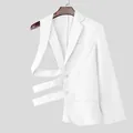 Detail van witte herenblazer met asymmetrisch bandjesontwerp en uitsnijding - S / Tops / Wit